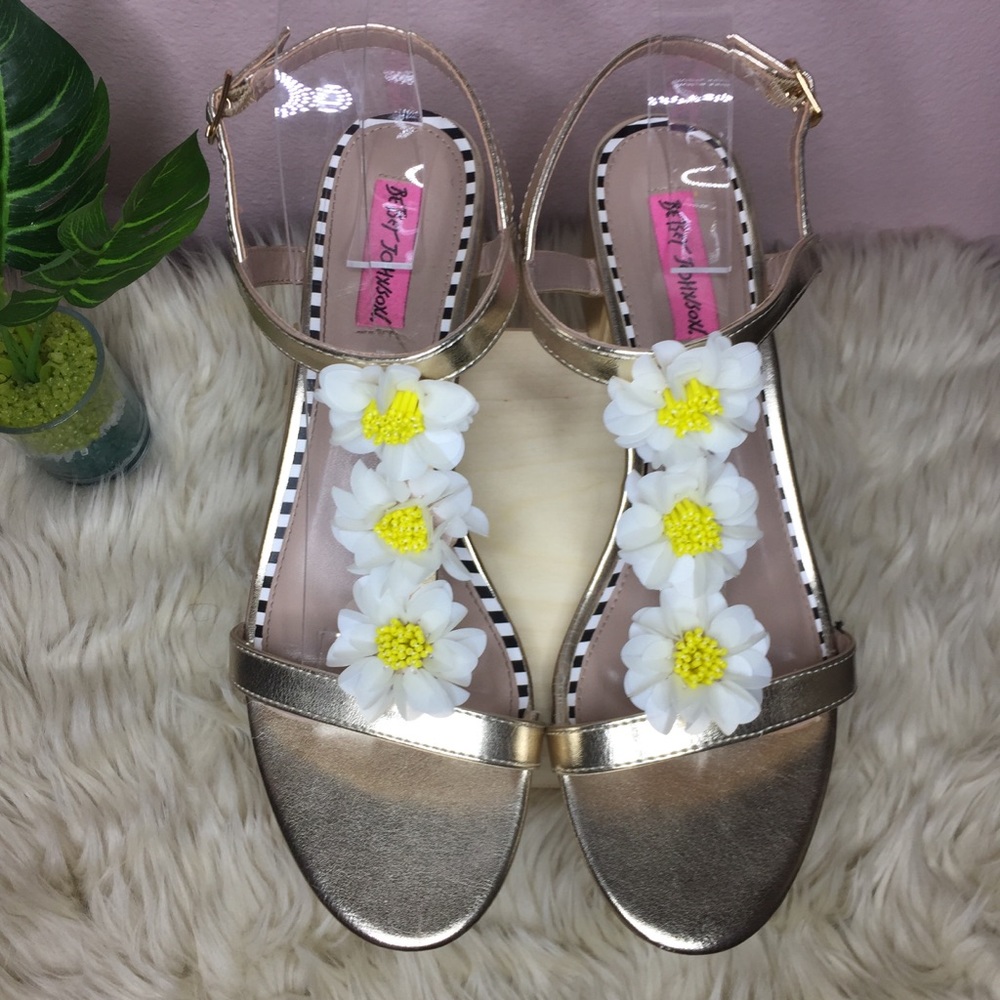 Betsey Johnson Gold Arden Sandals Size 9